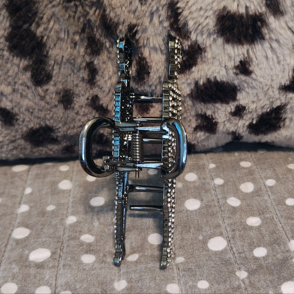 TJ Maxx Rhinestone Skeleton Claw Clip NWOT - Picture 3 of 5